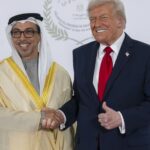 strangerile de mana ale lui donald trump aprind internetul