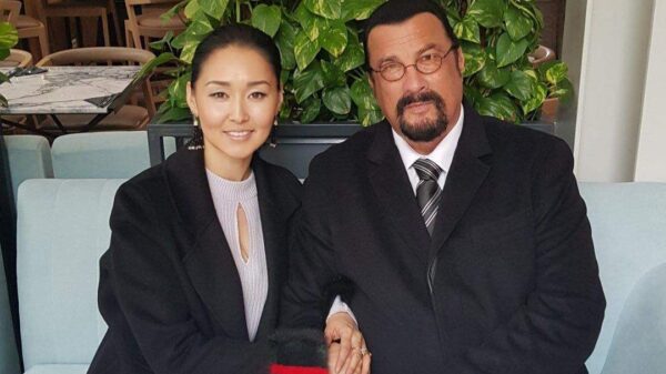 povestea discreta dintre steven seagal si balerina mongola erdenetuya batsukh