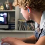 miturile despre adolescenti care inca domina societatea ce nu inteleg adultii despre generatia digitala