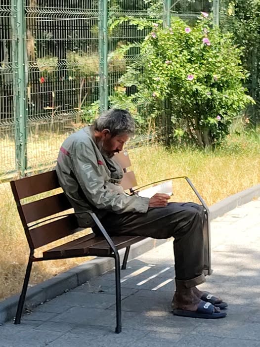 cand ultimul cititor de pe banca ne pune pe ganduri