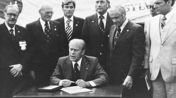 cum poate o aniversare nationala sa uneasca o tara divizata lectia americii din 1976